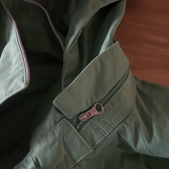 Never worn rain jacket lululemon - Picture 2 of 8